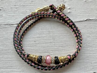 Black, Pink & Gold kangaroo show lead with Black, Pink & Gold beads