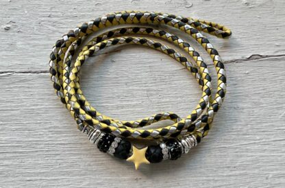 Black, Yellow & Silver kangaroo show lead with Black, Yellow & Silver beads