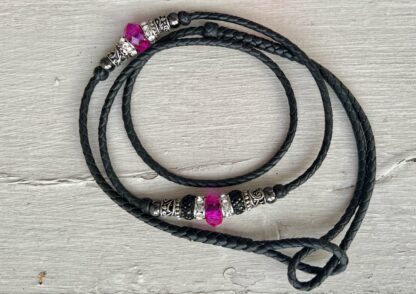 Black kangaroo show lead with Fuchsia Pink & Silver beads