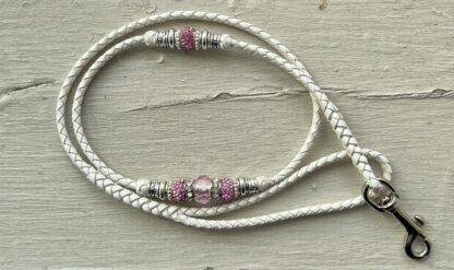 White kangaroo show lead with Pink & Silver beads