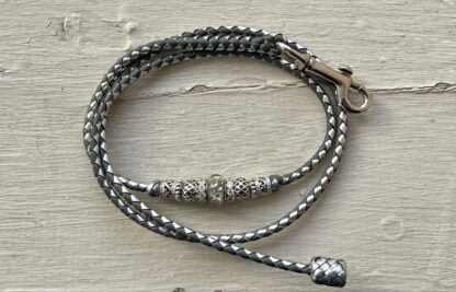 Grey & Silver kangaroo show lead with Silver beads