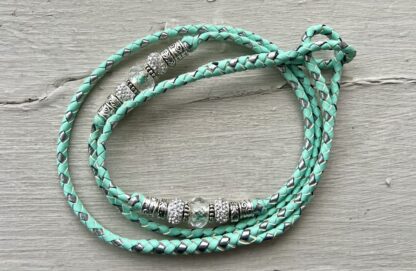 Mint Green kangaroo show lead with Clear & Silver beads