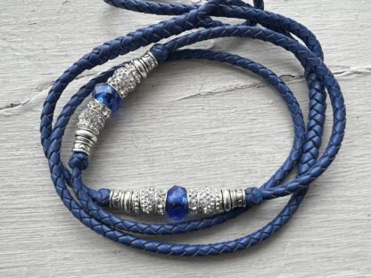 Blueberry Blue kangaroo show lead with Blue & Silver beads