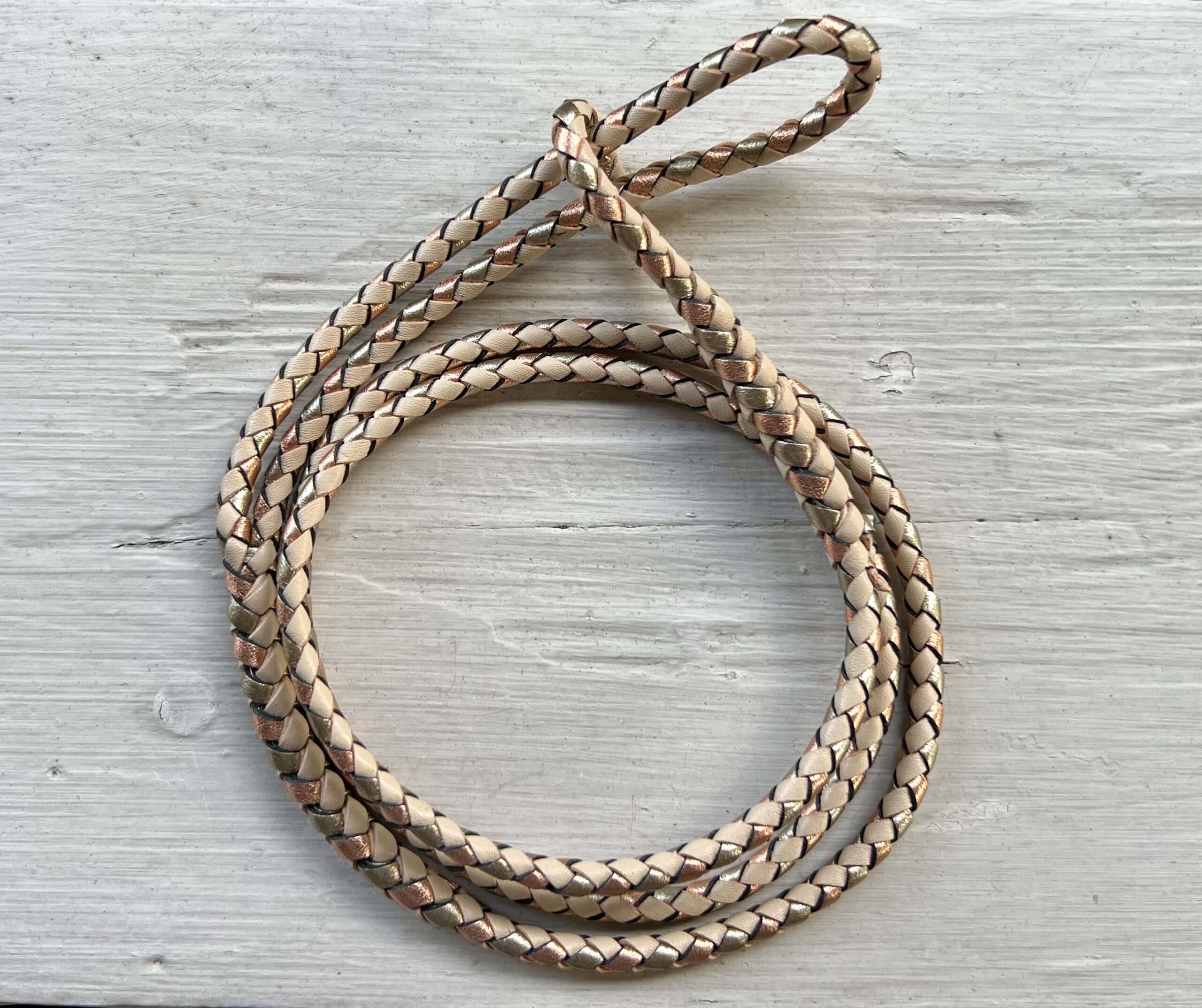 Beige, Gold & Copper kangaroo show lead