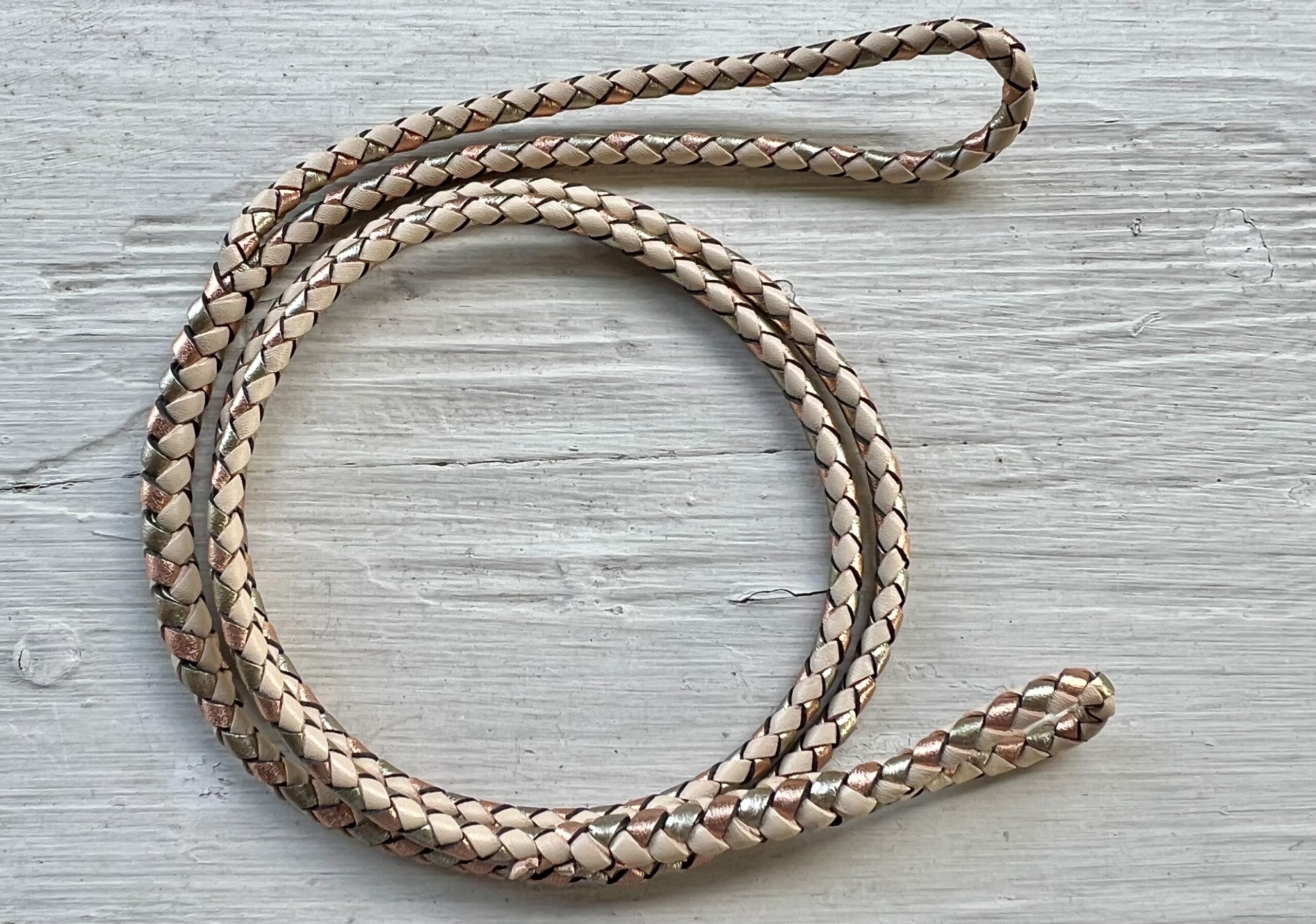 Beige, Gold & Copper kangaroo show lead - Image 2